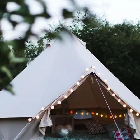 Wildberry Glamping Hotel Orgeres-la-Roche Exterior photo