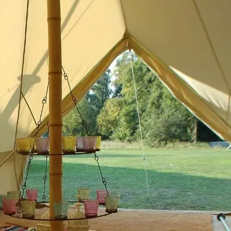 Wildberry Glamping Hotel Orgeres-la-Roche Exterior photo